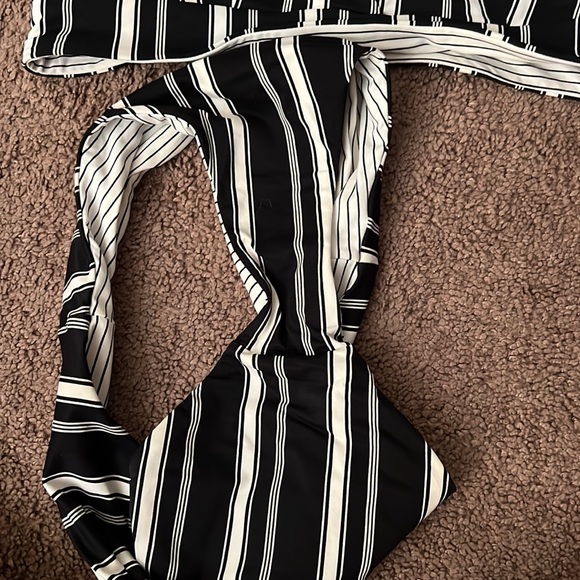 Reversible Rip Curl black and white striped swimsuit - Picture 4 of 4
